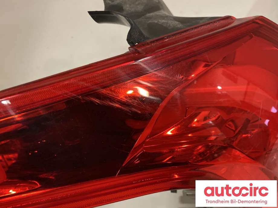 Baklykt venstre ytre til Peugeot 2008 2013-2019 (Type I)  (LES INFO / VALEO|9678074280|96 780 742 80|)