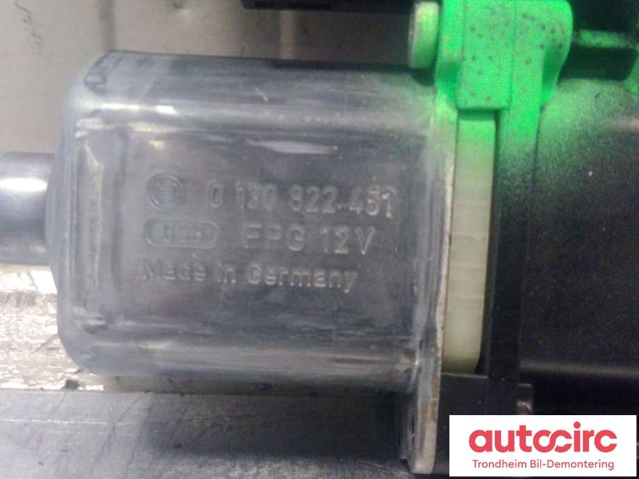 Ruteheis, kun motor, høyre foran til VW Passat 2011-2015 (B7) (B7) (BROSE|3AA959702A|3C0959792C|3AA 959 702 A| 3C0 959 792 C| 988693-323| 918434-110)
