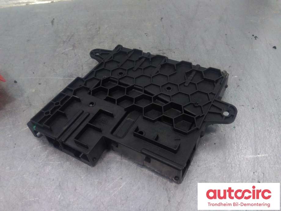 Sikringsboks bagasjerom til BMW X5 2013-2018 (F15) (F15) (..|9324117|61146826201|61 14 6 826 201)