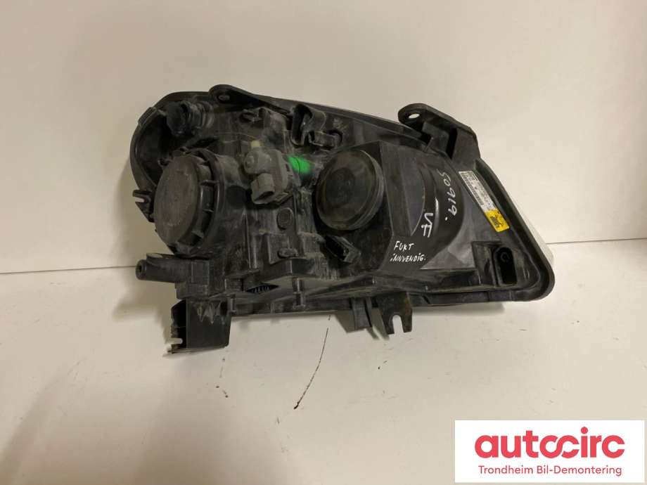 Frontlykt venstre xenon til Nissan Qashqai 2007-2010 (Type I, Fase 1)  (HELLA|26060-JD91B|26060-JD91A|26060JD91A| 26060JD91B| 1EF238042-11)