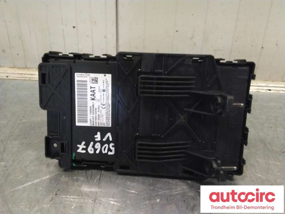 Sikringsboks til Ford Explorer 2020-->> (FOMOCO|LU5T-15604-KAAT|2537534|)