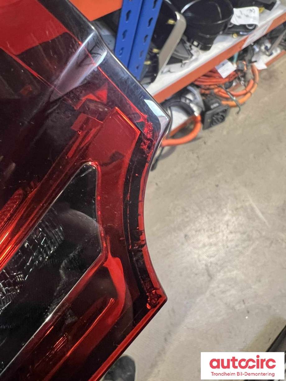 Baklykt høyre indre til Porsche Cayenne 2010-2017 (92A) (92A) (VALEO|95863106600|L90053392|958 631 066 00)