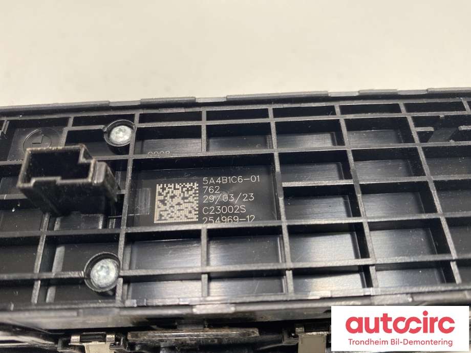 Bryter ruteheis førerdørspanel til BMW iX1 2023-->> (U11) (U11) (..|61315A4B1C6|)