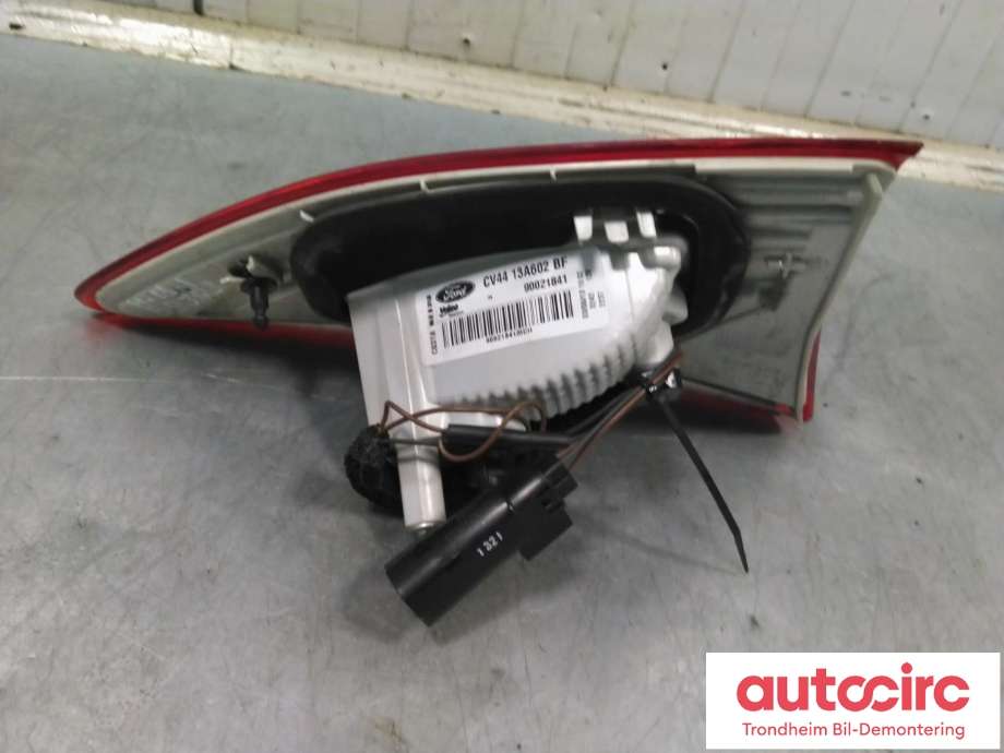 Baklykt høyre indre til Ford Kuga 2013-2019  (FOMOCO|CV44-13A602-BG|1938131|)