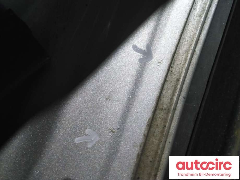 Dør høyre bak til Jeep Commander 2006-2009 (LES|55396496AD|)