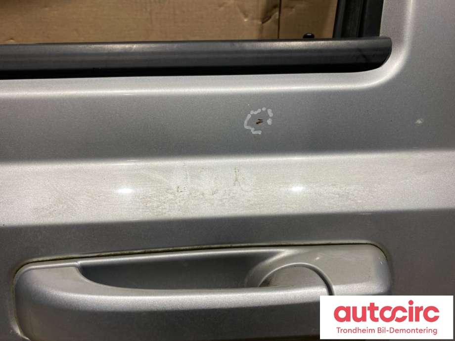 Dør venstre foran til Jeep Commander 2006-2009 (LES INFO|55396543AG|)