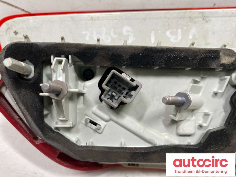 Baklykt venstre indre til Jaguar XE 2015-->> (..|T2H1056|GX7315K273AG|T4N39463| GX7315K273AH)