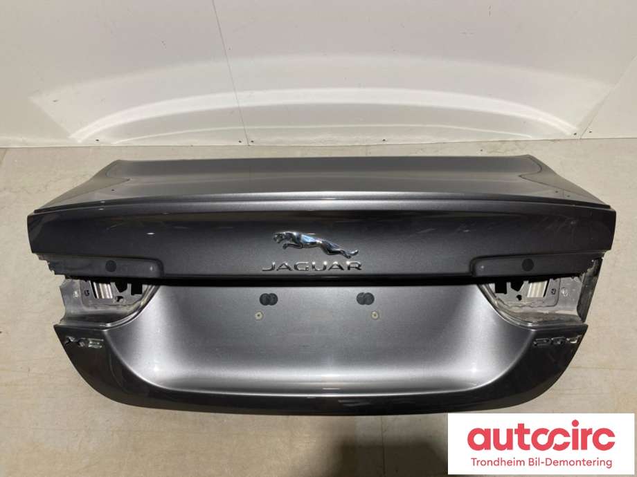 Bakluke sedan til Jaguar XE, 2015-->>  (LES INFO|T4N3190)