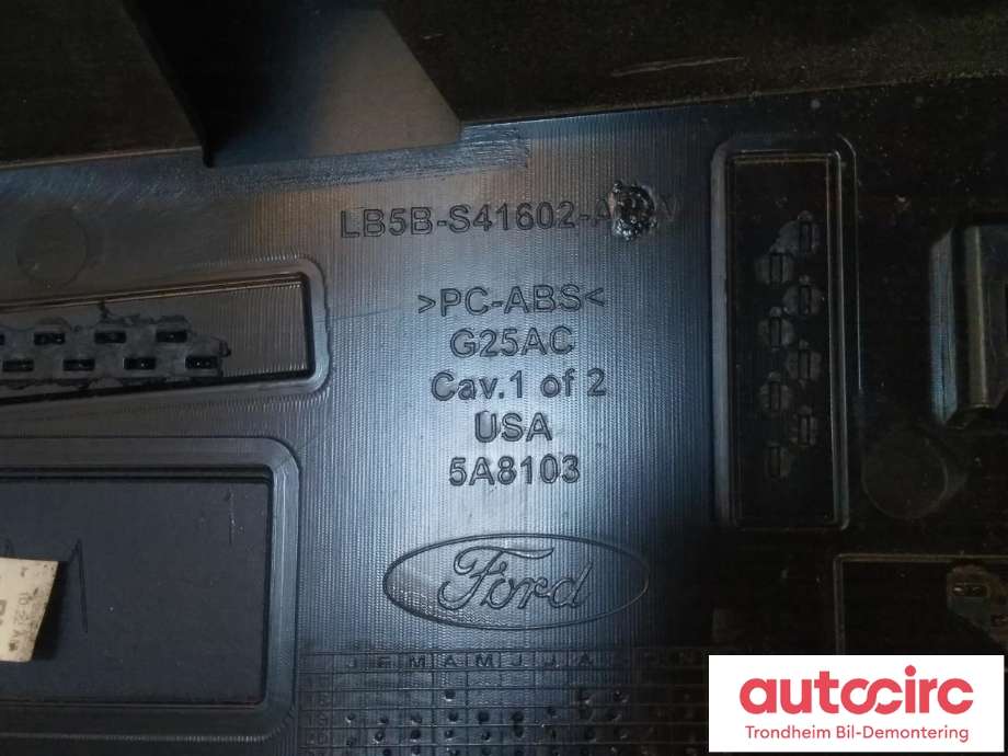 Spoiler bakluke til Ford Explorer 2020-->>  (LES INFO|LB5B-S41602-AHN|2616982|LB5B-S41602-AHPRAA)