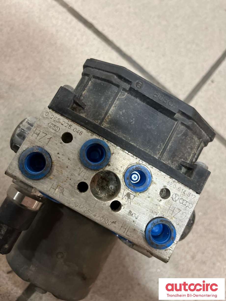 ABS sentral til Audi A4 2001-2004 (Type II) (B6) (B6) (BOSCH|8E0 614 517 L|8E0 614 517|0 265 950 011)