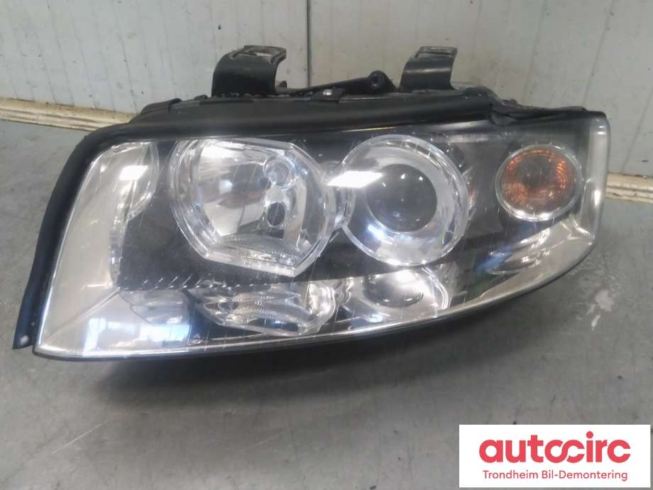 Frontlykt venstre halogen til Audi A4 2001-2004 (Type II) (B6) (B6) (VALEO|8E0941029C|8E0 941 029 C|)