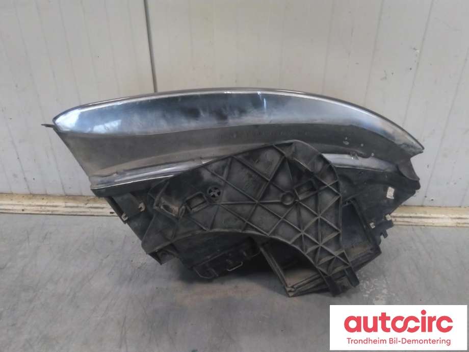 Frontlykt venstre halogen til Audi A4 2001-2004 (Type II) (B6) (B6) (VALEO|8E0941029C|8E0 941 029 C|)