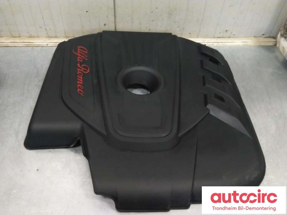 Motordeksel over motor til Alfa Romeo Stelvio, 2017-->>  (ALFA-ROMEO|55277997)