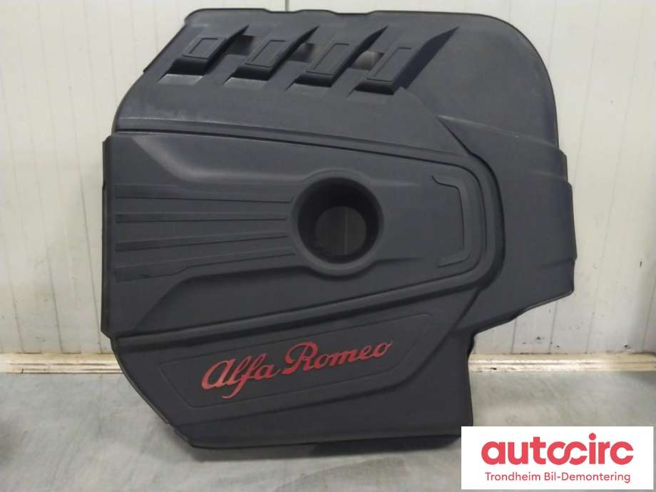 Motordeksel over motor til Alfa Romeo Stelvio 2017-->>  (ALFA-ROMEO|55277997|)