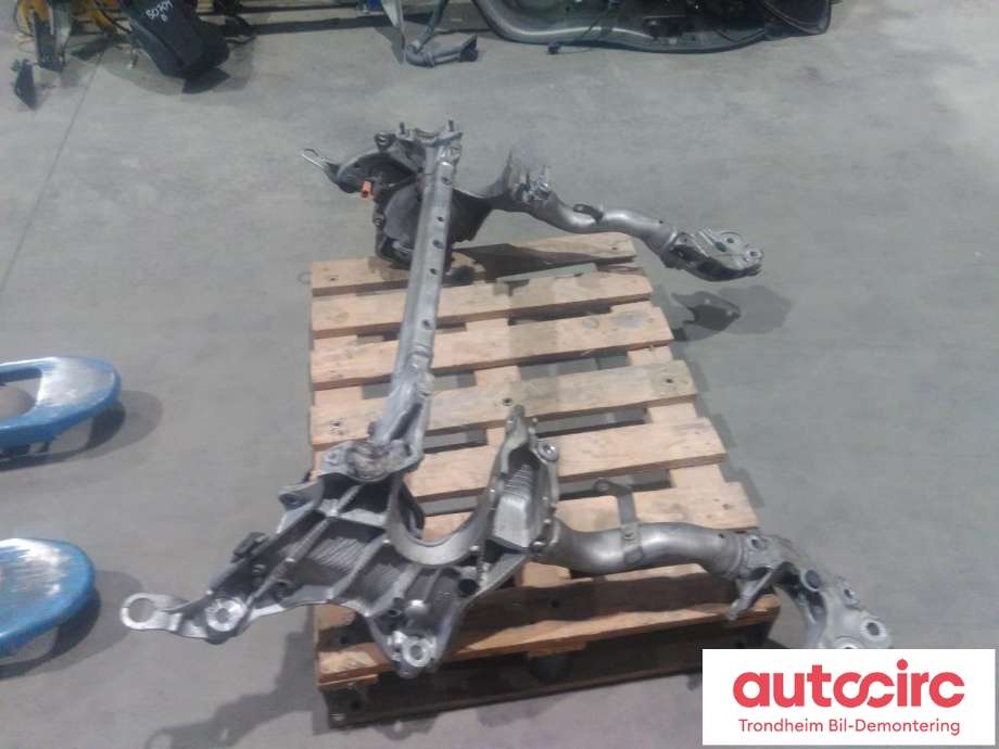 Travers foran hoved til Audi A4, Allroad 2009-2016 (Type I) (B8) (B8) (..|8K0399315G|8K0 399 315 G|)