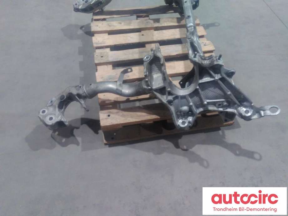 Travers foran hoved til Audi A4, Allroad 2009-2016 (Type I) (B8) (B8) (..|8K0399315G|8K0 399 315 G|)