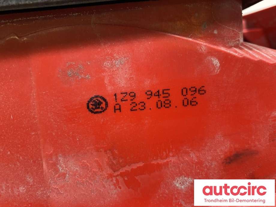 Baklykt høyre til Škoda Octavia 2005-2008 (Type II, Fase 1)  (LES INFO|1Z9945096|1Z9945112B|1Z9 945 112 B| 1Z9 945 096)