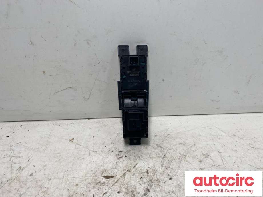 Bryter elektrisk håndbrekk/parkbrems til Honda e:Ny1 2023-->> (HONDA|35730-31A-H011-M1|35720-31A-H010-M1|35355-3Y0-H011-M2| 3572031AH010M1| 353553Y0H011M2| 3573031AH011M1| 3573031AH011M12306144027)