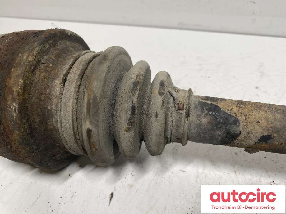 Drivaksel venstre bak, diesel/automat til BMW 5-Serie 1996-2003 (E39) (E39) (33201229377|)