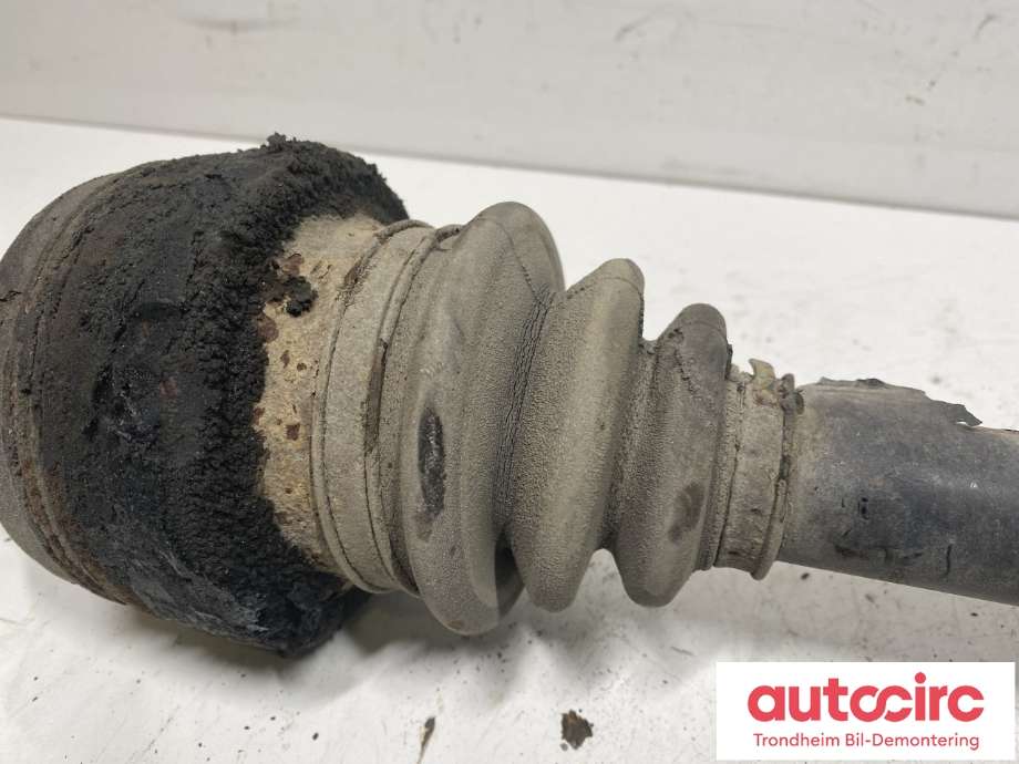 Drivaksel høyre bak, diesel/automat til BMW 5-Serie 1996-2003 (E39) (E39) (33201229377|)