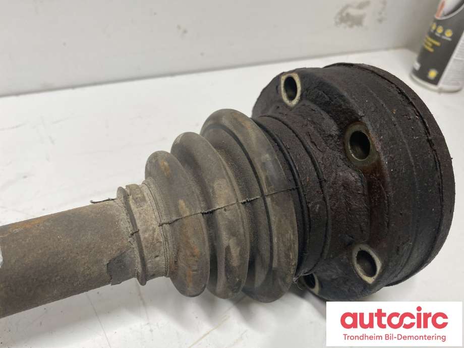 Drivaksel høyre bak, diesel/automat til BMW 5-Serie 1996-2003 (E39) (E39) (33201229377|)