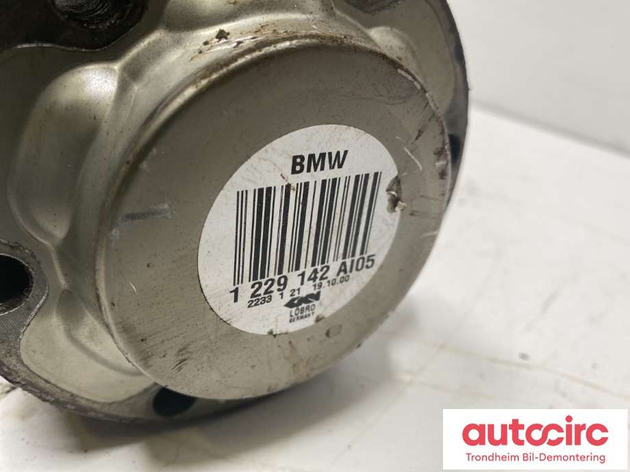 Drivaksel høyre bak, diesel/automat til BMW 5-Serie 1996-2003 (E39) (E39) (33201229377|)