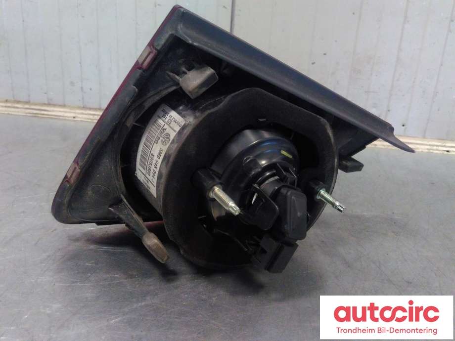 Baklykt høyre indre til VW Golf, Plus/Cross 2005-2009 (Fase 1)  (VW-AG|5M0945094J|5M0 945 094 J|)