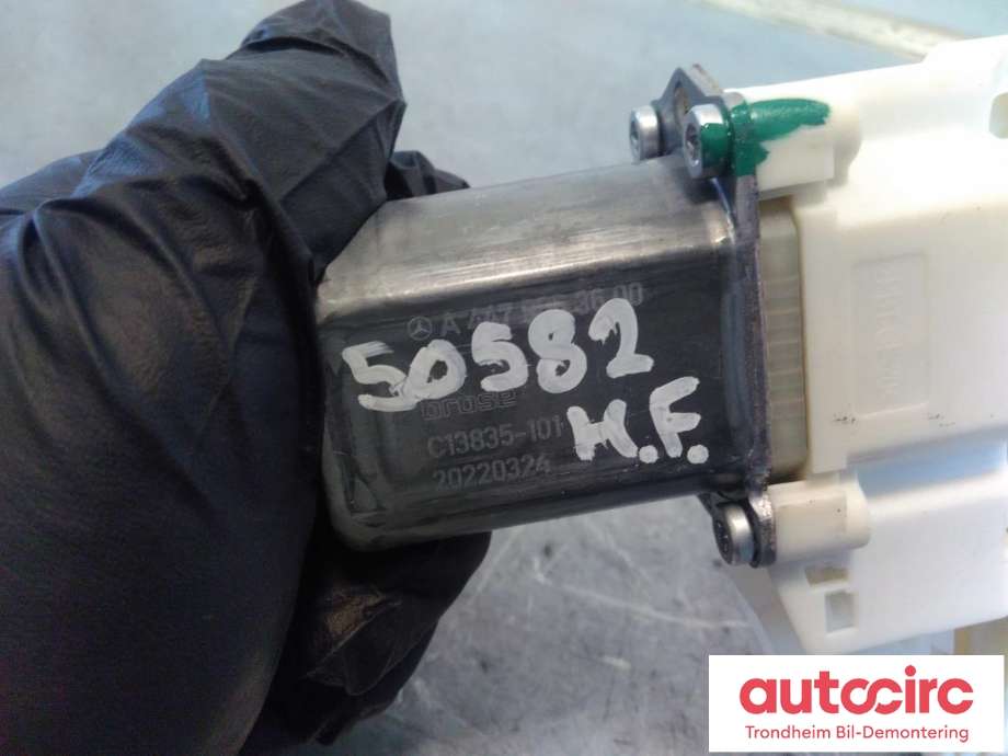 Ruteheis, kun motor, høyre foran til Mercedes EQV 2020-->> (W447) (W447) (BOSCH|A4479063600|)