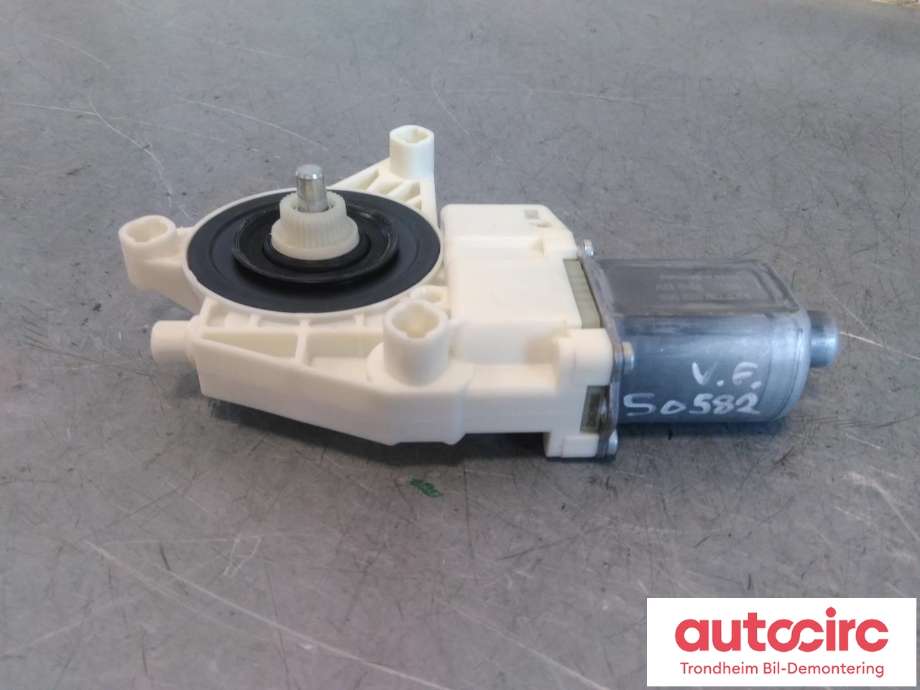 Ruteheis, kun motor, venstre foran til Mercedes EQV 2020-->> (W447) (W447) (BOSCH|A4479063500|0130822558|)