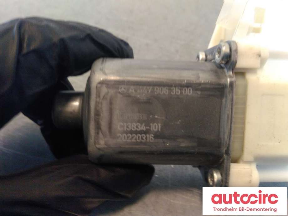 Ruteheis, kun motor, venstre foran til Mercedes EQV 2020-->> (W447) (W447) (BOSCH|A4479063500|0130822558|)