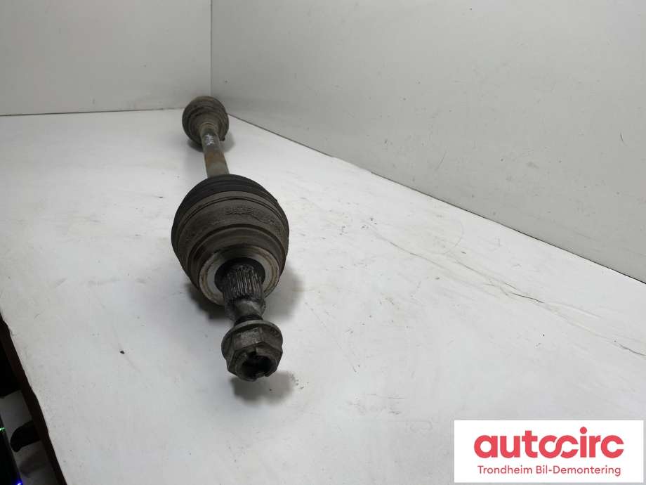 Drivaksel høyre foran, diesel/automat til Mercedes R-Klasse 2006-2013 (W251) (W251) (A2513301401|A2513300601|)