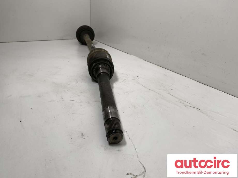 Drivaksel høyre foran, diesel/automat til Mercedes R-Klasse 2006-2013 (W251) (W251) (A2513301401|A2513300601|)