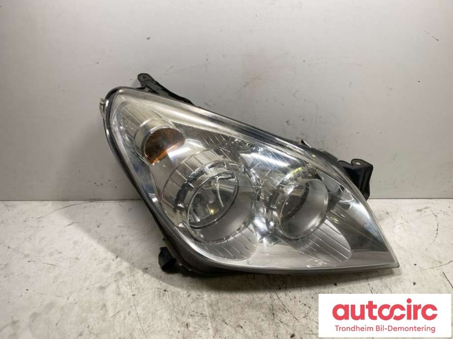 Frontlykt høyre halogen til Opel Astra H, 2004-2009  (HELLA|93190070)