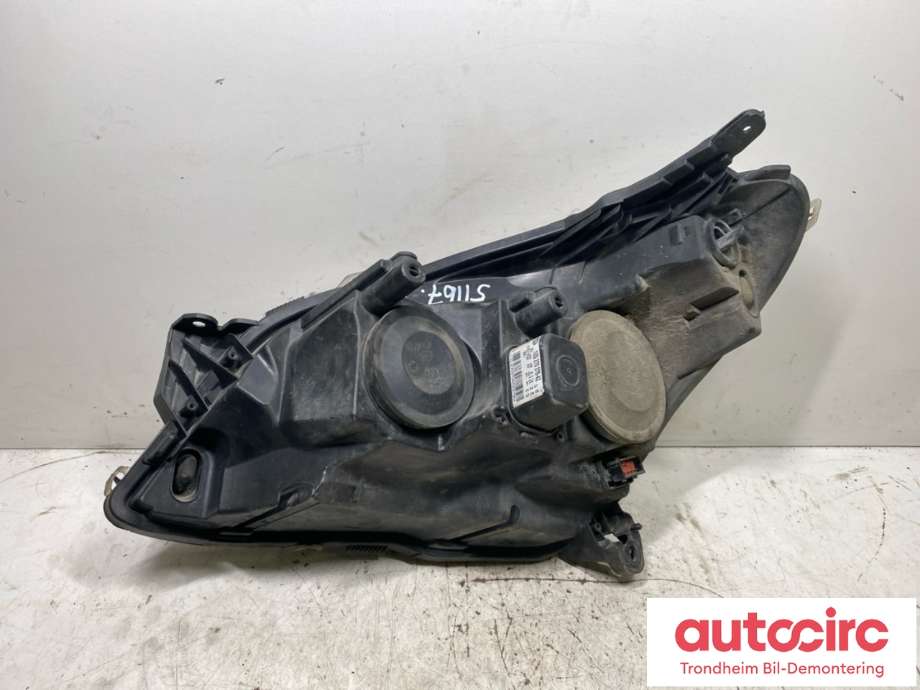 Frontlykt høyre halogen til Opel Astra H 2004-2009  (HELLA|93190070|13239289|1EG270370-42)
