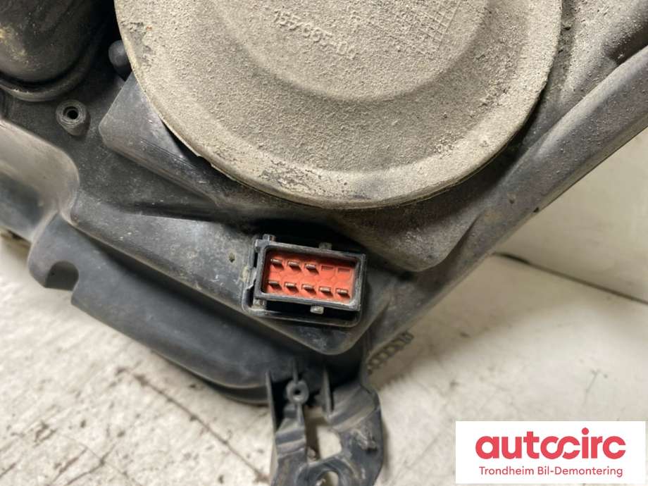 Frontlykt høyre halogen til Opel Astra H 2004-2009  (HELLA|93190070|13239289|1EG270370-42)