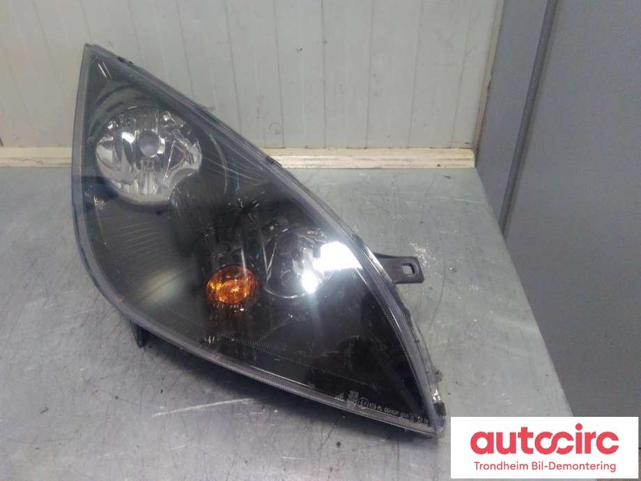 Frontlykt høyre halogen til Mitsubishi Colt 2004-2008 (Type VII, Fase 1)  (AUTOMOTIVE LIGHTING|8301A994|8301A998|0301208222)