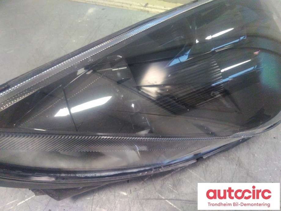Frontlykt høyre halogen til Mitsubishi Colt 2004-2008 (Type VII, Fase 1)  (AUTOMOTIVE LIGHTING|8301A994|8301A998|0301208222)