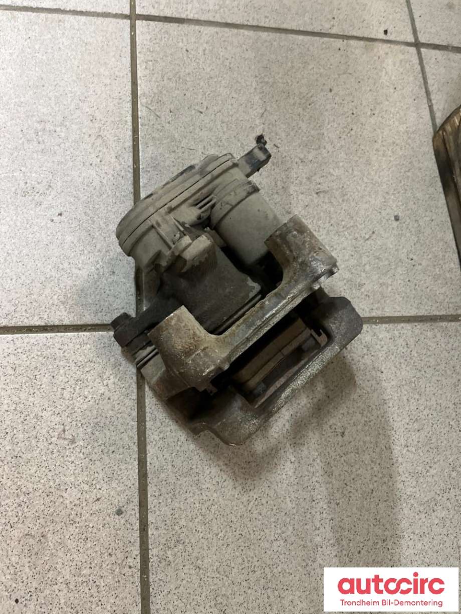 Bremsecaliper venstre bak, elektrisk til Hyundai Kona 2021-2023 (Type I, Fase 2)  (58210K4100|58310K4A10|)