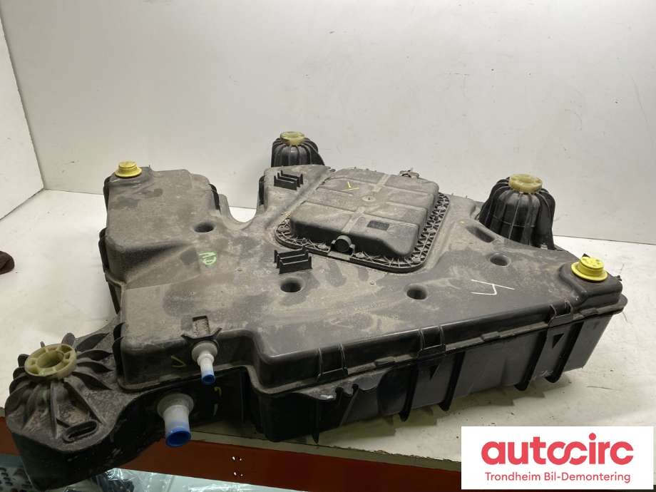 AdBlue tank til Peugeot Traveller 2017-->>  (9822257280|1682620580|1682616080)
