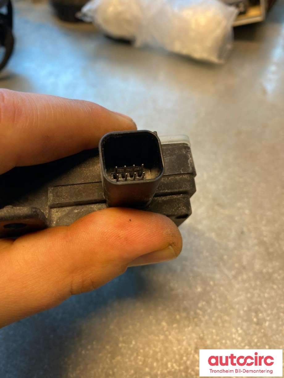 Sensor blindsone til Jaguar XE 2015-->>  (HØYRE|T2R11015|FK7214F152AC|)