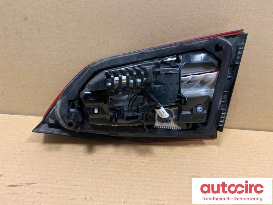 Baklykt høyre indre til Opel Astra K 2015-->>  (VALEO|13427509|39077383|39032041)