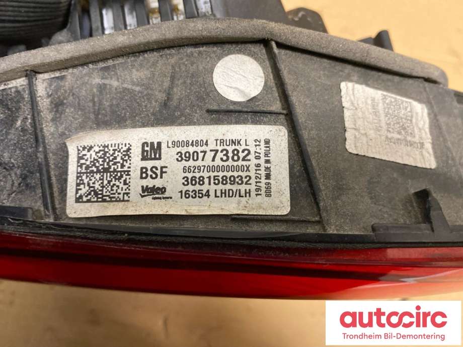 Baklykt høyre indre til Opel Astra K 2015-->>  (VALEO|13427509|39077383|39032041)