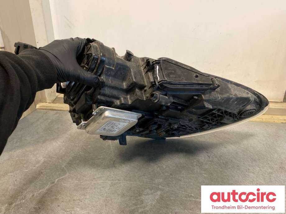 Frontlykt venstre xenon til Porsche Cayenne 2010-2017 (92A) (92A) (HELLA|95863128300|95863128302|95863128301| 7P5941031BN| 1ZT011606-65)