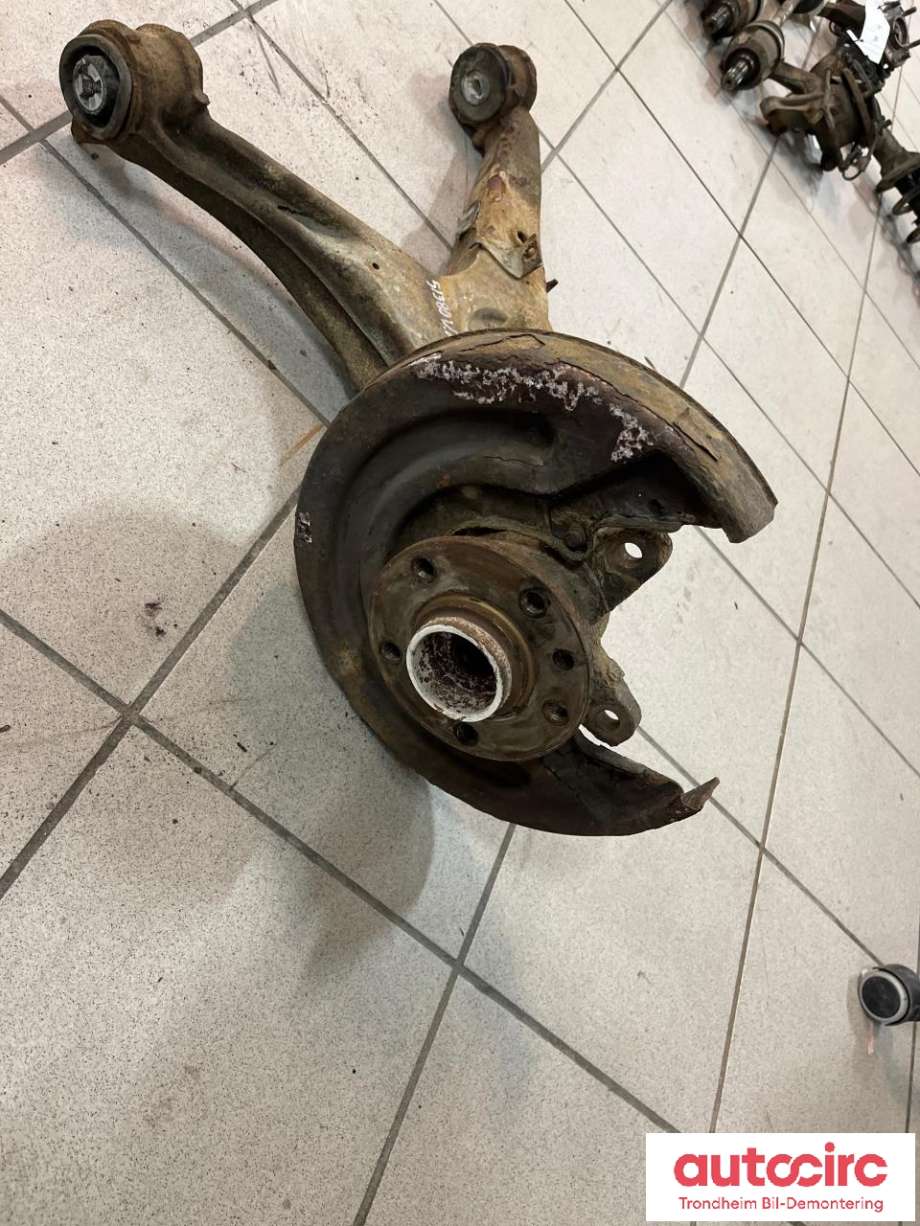 Bærebru venstre bak til VW Transporter / Caravelle 2009-2015 (Fase 2) (T5) (T5) (7H0501071E|7E0501071|)