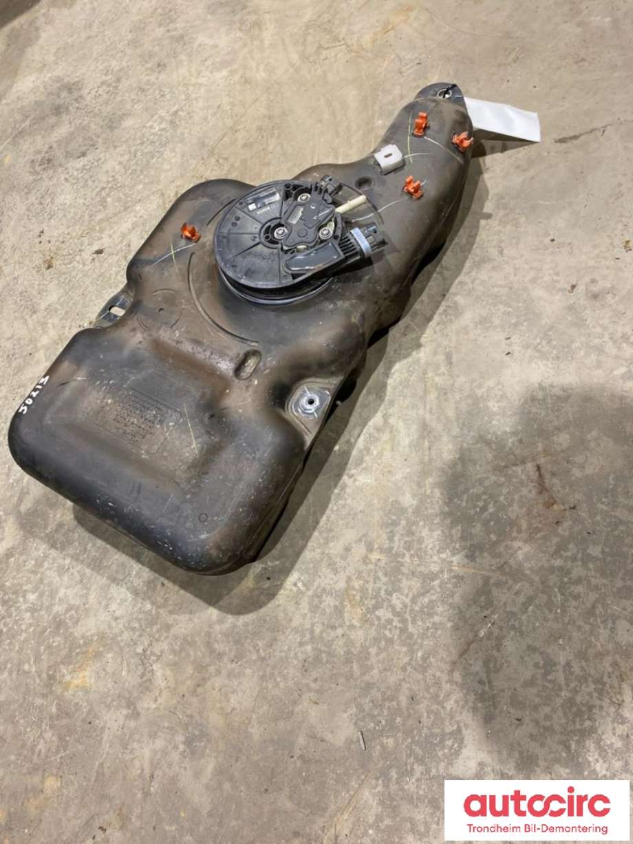 AdBlue tank til Isuzu D-Max 2021-->> (Type III)  (8983842690|0444040048|)