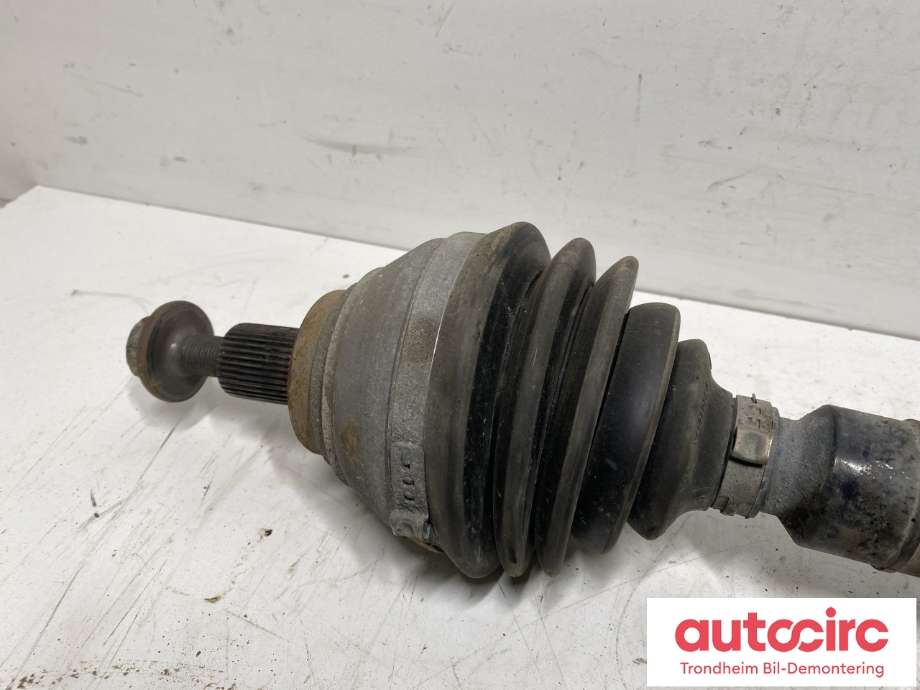 Drivaksel høyre foran, diesel/manuell til VW Caddy 2015-2020 (Type III, Fase 3)  (5Q0407272BL|5Q0407272FN|)