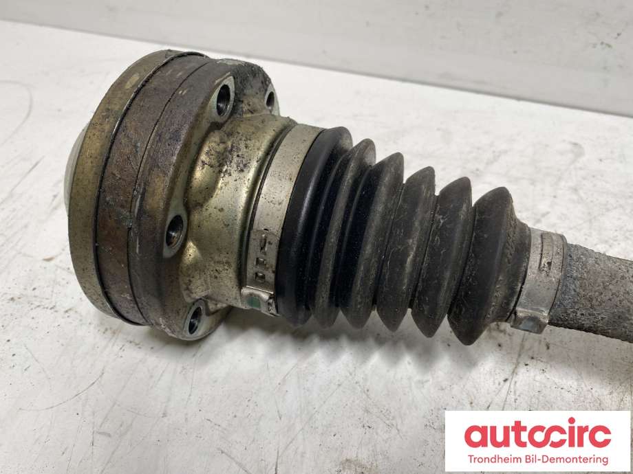 Drivaksel venstre foran, diesel/manuell til VW Caddy 2015-2020 (Type III, Fase 3)  (3AA407271|3AA407451X|)