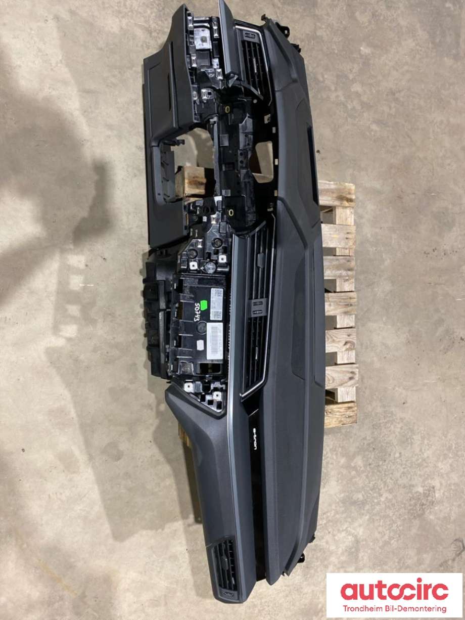 Dashbord til Audi e-tron, 2018-->> (AUDI|4KL857001A)