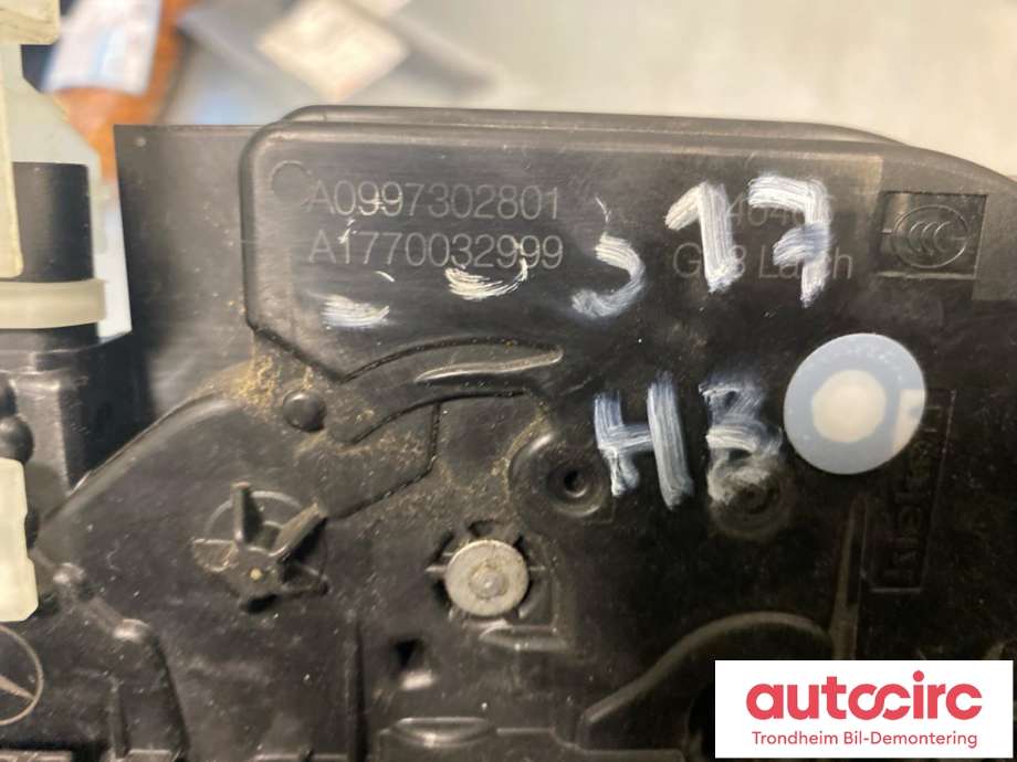 Låsekasse høyre bak til Mercedes B-Klasse 2019-->> (W247) (W247) (...|A0997302801|A0997303301|)