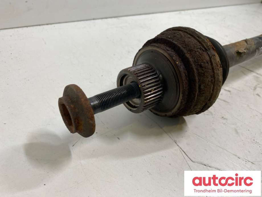 Drivaksel venstre bak, bensin/automat til Audi A7 2010-2014 (Type I, Fase 1)  (8R0501203D|8R0501203DX|)